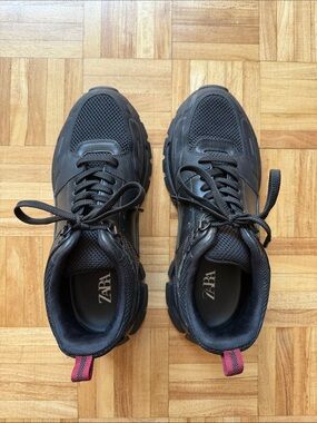 Zara Men’s Black Lace-Up Chunky Sneakers with Pink Heel Tab